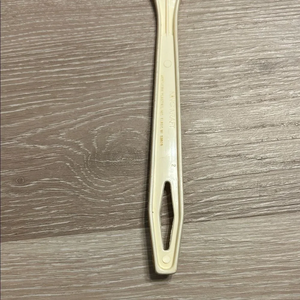 King Kraft Vintage Cream Plastic Serving Spoon